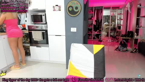 Snapshot of amysuperheroes chatting on October 2025 08:15:02 AM Next stream Dec 3 online show from October 2025 08:15:02 AM