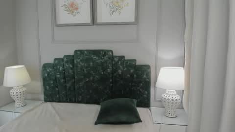 Ana  online show from October 2025 10:44:01 AM