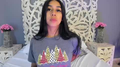 Snapshot of ana_gonzalez chatting on April 2026 02:27:02 AM Ana Gonzalez online show from April 2026 02:27:02 AM