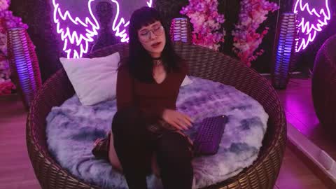 Ana online show from November 2025 08:41:01 PM