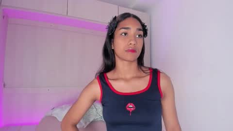 anaacollins_ online show from November 2025 11:32:02 AM