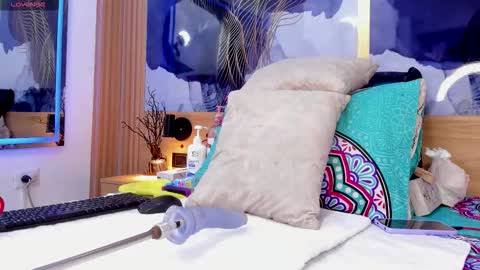 anabacker01 online show from December 2025 07:34:02 PM