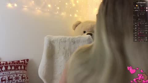 Annie  online show from December 2024 02:42:02 PM