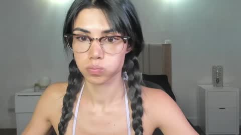 Snapshot of anahenao chatting on May 2026 11:54:01 PM Ana Henao or Annie... Follow me ahenaocb Insta X online show from May 2026 11:54:01 PM