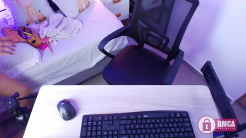 Snapshot of anahi_maite chatting on November 2025 12:00:02 PM Anahi online show from November 2025 12:00:02 PM