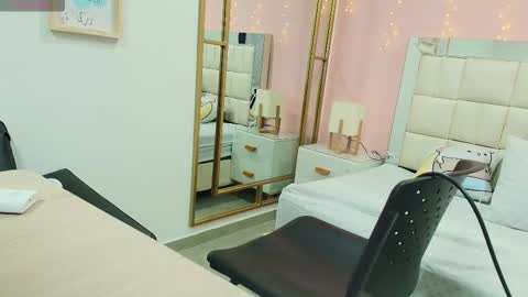 Snapshot of anahi_maite chatting on November 2025 08:30:01 PM Anahi online show from November 2025 08:30:01 PM