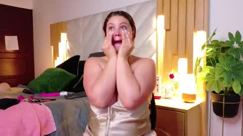 Snapshot of anaise_latif chatting on September 2025 11:43:01 AM Anaise online show from September 2025 11:43:01 AM