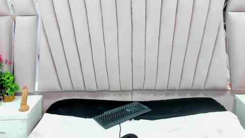 AbbyAndAntonela online show from February 2025 05:09:02 PM