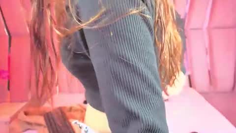 AbbyAndAntonela online show from January 2026 12:31:01 PM