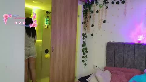 Andra de la Rosse online show from June 2026 08:55:02 PM