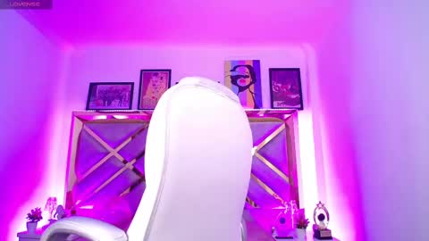 Snapshot of andrea_bloomix chatting on September 2025 04:07:01 PM Andrea Bloomix online show from September 2025 04:07:01 PM