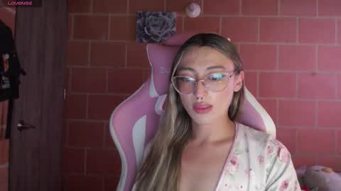 Andrea  online show from October 2025 05:22:01 PM