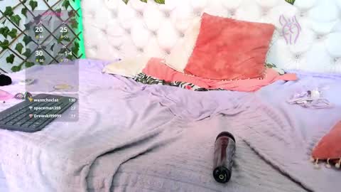 Naomi Andrea Daviss online show from December 2024 02:36:02 PM