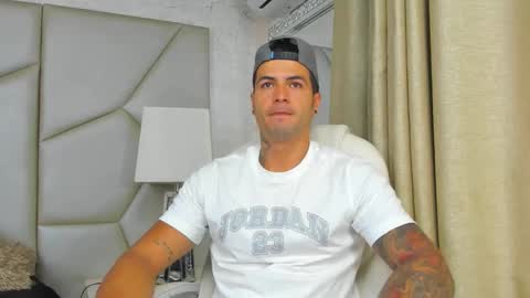Snapshot of andres_clark chatting on September 2025 05:36:02 PM insta andres clark online show from September 2025 05:36:02 PM