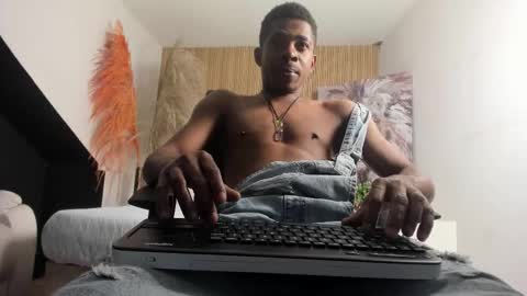 andrespalacios_ online show from January 2026 04:16:01 AM