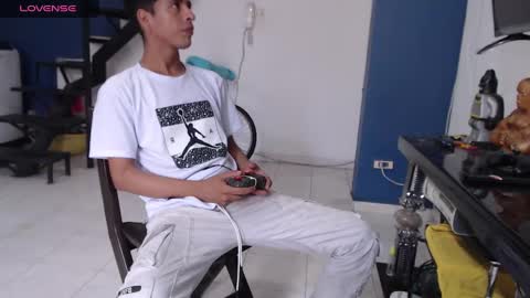 Snapshot of andressdean chatting on December 2024 07:43:02 PM Andres Dean online show from December 2024 07:43:02 PM