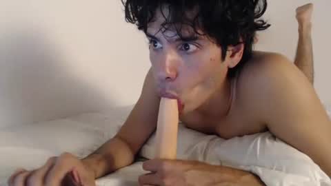 Snapshot of andrestorres0 chatting on February 2025 04:21:01 PM Andres Torres online show from February 2025 04:21:01 PM