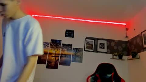 andrew_2811 online show from October 2025 08:15:02 AM