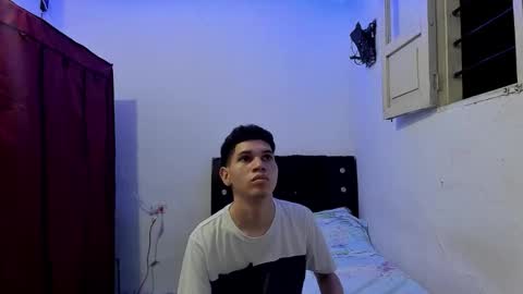 andrew_2811 online show from February 2026 04:33:02 AM