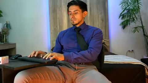 Snapshot of andrew_elliot chatting on May 2026 05:25:02 AM Andrew online show from May 2026 05:25:02 AM