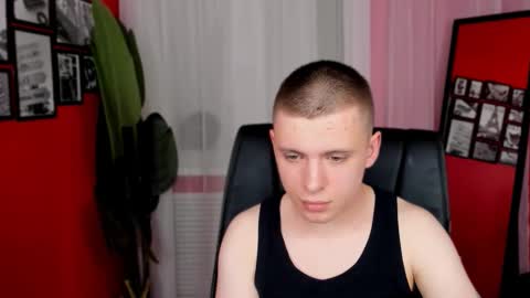 Andrew online show from November 2025 04:06:02 PM