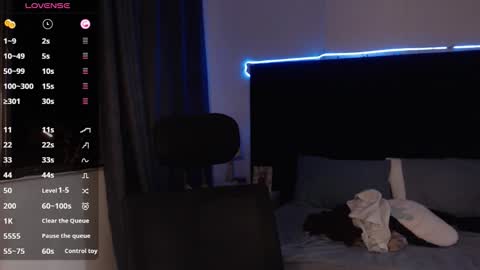 andrewmhilton_ online show from October 2025 06:28:01 AM