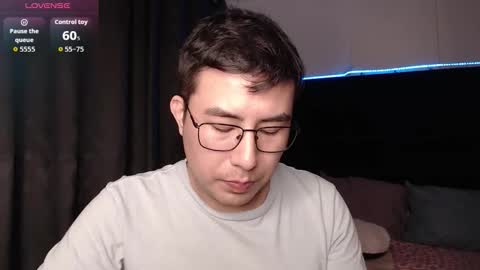 andrewmhilton_ online show from February 2026 07:18:01 AM