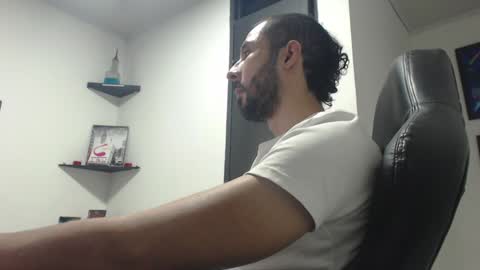 Snapshot of andruwang chatting on December 2024 08:23:02 AM Andru online show from December 2024 08:23:02 AM