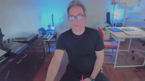 Andrew online show from September 2025 04:32:02 PM