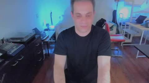 Andrew online show from October 2025 07:11:01 PM