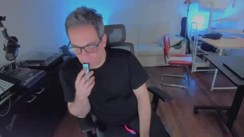 Andrew online show from October 2025 04:21:02 AM