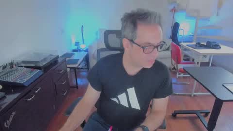 Andrew online show from December 2025 03:07:01 PM