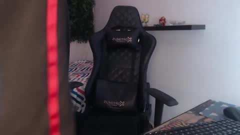 andy_dan1 online show from December 2024 09:56:01 PM