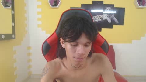 andy_dan1 online show from December 2024 07:35:01 PM