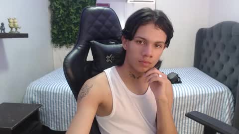 andy_dan1 online show from January 2025 01:42:02 PM