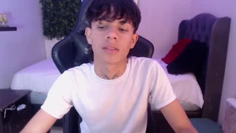 andy_dan1 online show from February 2025 01:41:01 PM