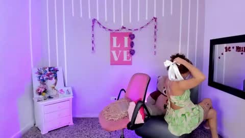 Andrea online show from February 2025 02:48:01 PM