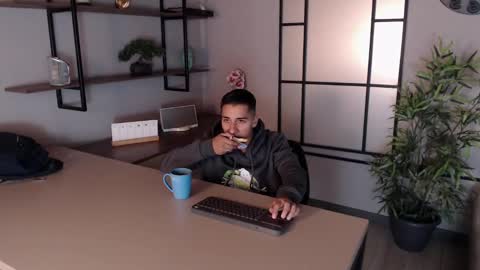 Snapshot of andyjoy_ chatting on January 2025 10:42:01 AM Andy Joy online show from January 2025 10:42:01 AM