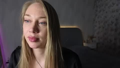 angel  blonde  online show from October 2025 05:55:02 PM