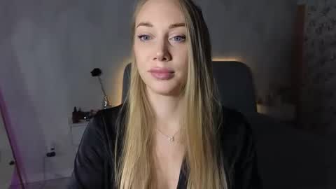 angel  blonde  online show from October 2025 02:38:02 PM