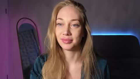 angel  blonde  online show from October 2025 07:12:02 PM