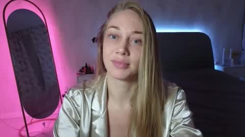 angel  blonde  online show from October 2025 08:08:02 PM