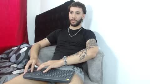 angel_kyrozz online show from October 2025 07:56:02 PM