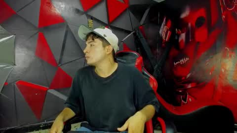 Angel online show from November 2025 08:31:01 PM