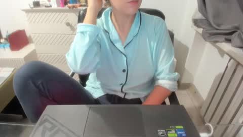 angel_lee__ online show from February 2025 12:19:02 PM