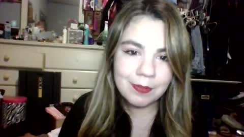 Snapshot of angel_raexx chatting on November 2025 05:39:01 AM Angel online show from November 2025 05:39:01 AM