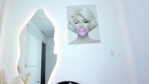 Snapshot of angel_xxx0 chatting on January 2025 02:49:01 AM Juanita Florez online show from January 2025 02:49:01 AM