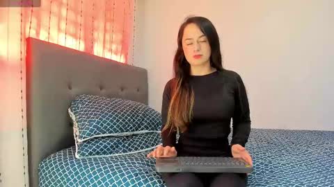 angela_nix online show from December 2024 03:05:02 PM