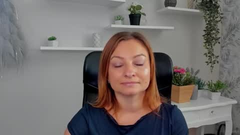 Angela online show from September 2025 12:38:01 PM