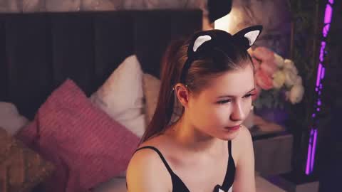 Snapshot of angelabalay chatting on May 2026 01:05:02 PM Mary online show from May 2026 01:05:02 PM